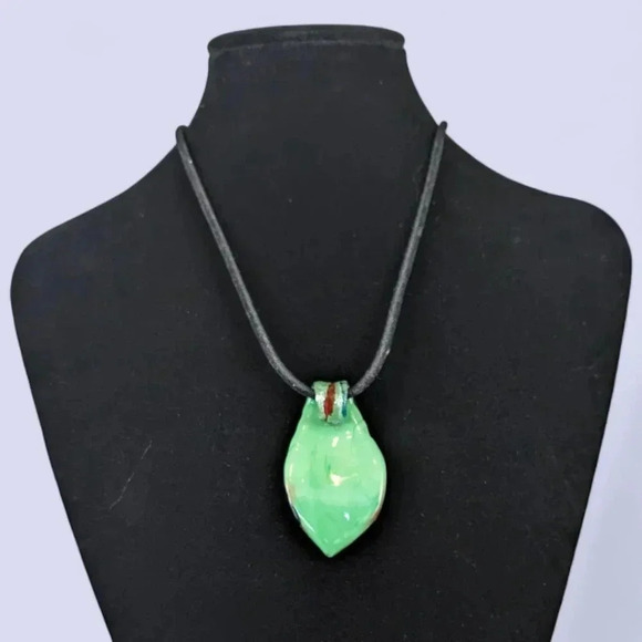 (2/$20) Vintage Murano Art Glass Green Leaf Pendant - Picture 4 of 7